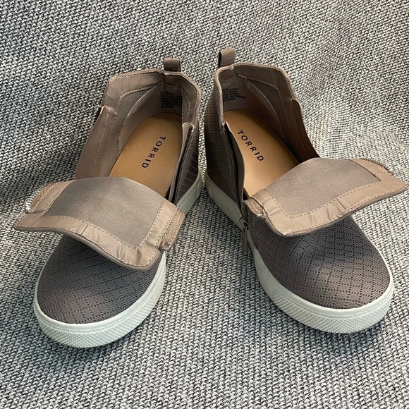 Torrid Beige Wedges with Stylish Comfort - Picture 2 of 16